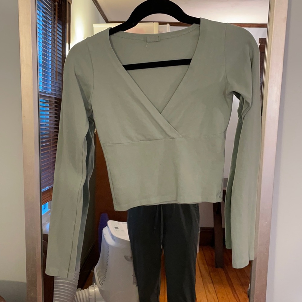 Green long sleeve crop top
